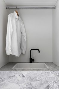 a white shirt on a swinger