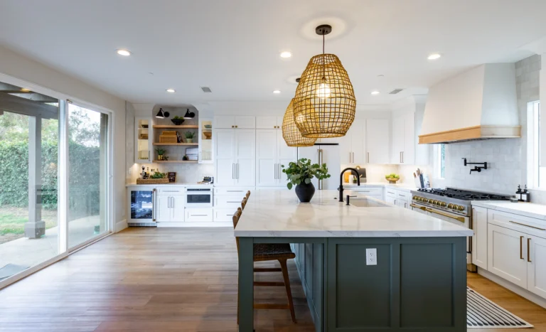 Riverlight Vadara® Quartz engineered stone slab with white base and light grey and gold veining